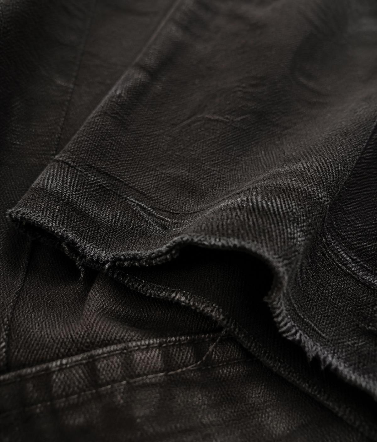 Détail de la matière — coton délavé, tissage visible